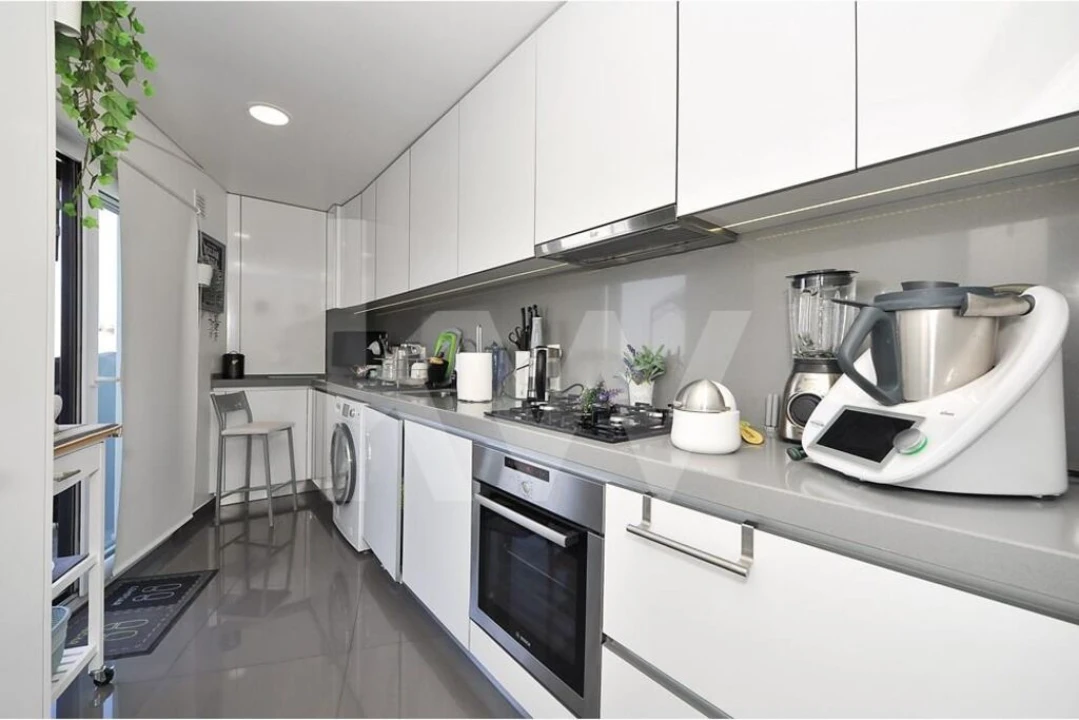 Apartamento T2 para Venda em Carcavelos e Parede Foto 8