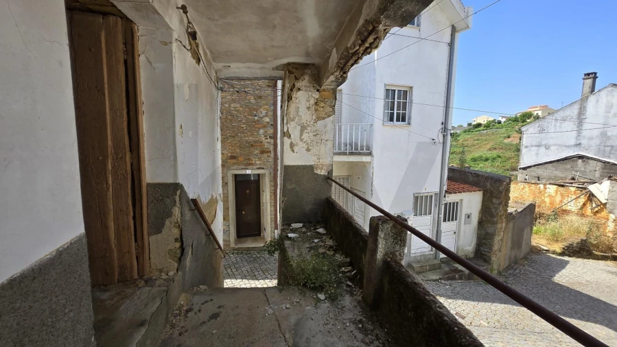 Moradia T4 para Venda em Peso e Vales do Rio Foto 5