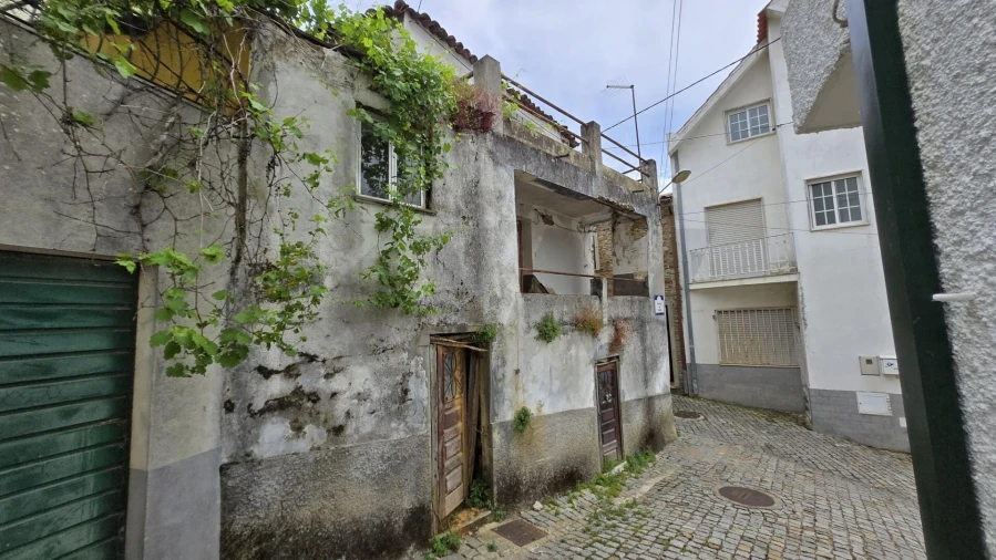 Moradia T4 para Venda em Peso e Vales do Rio Foto 3