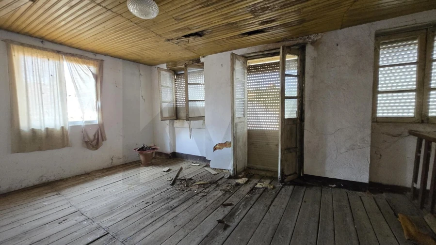 Moradia T4 para Venda em Peso e Vales do Rio Foto 9