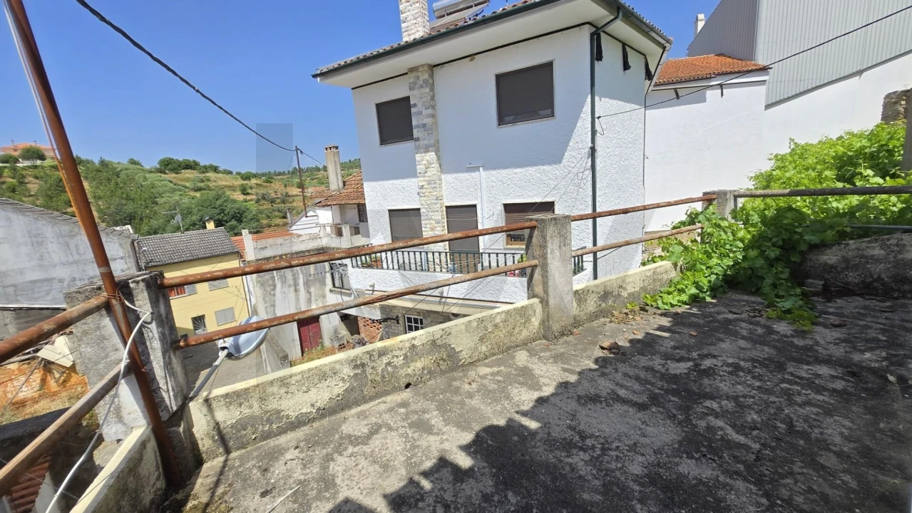 Moradia T4 para Venda em Peso e Vales do Rio Foto 11