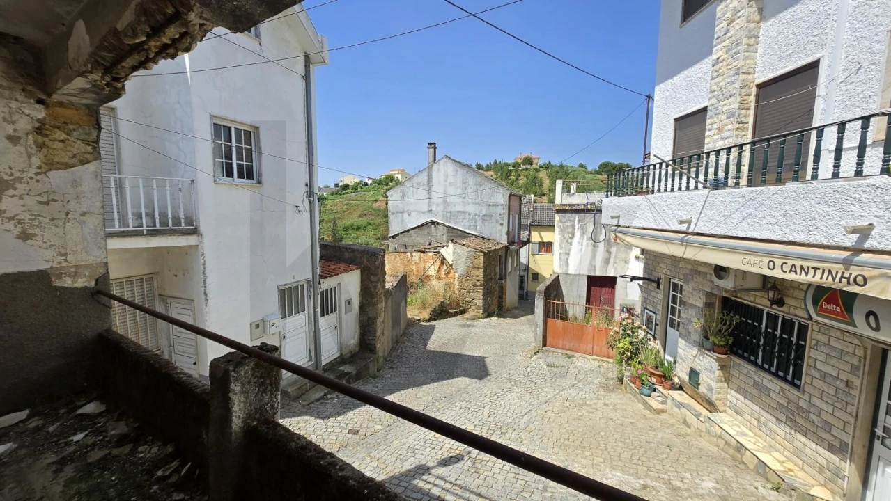 Moradia T4 para Venda em Peso e Vales do Rio Foto 6