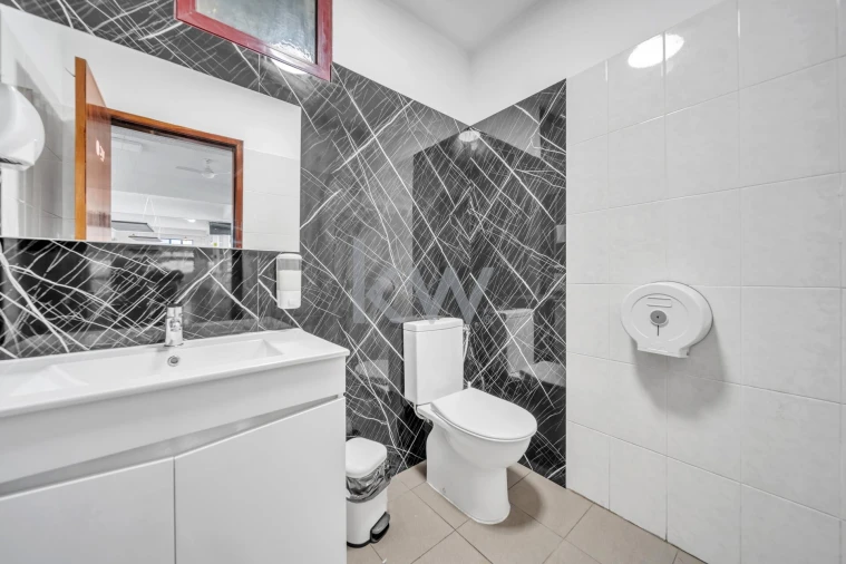 Negócio para Venda em Caniço Foto 28