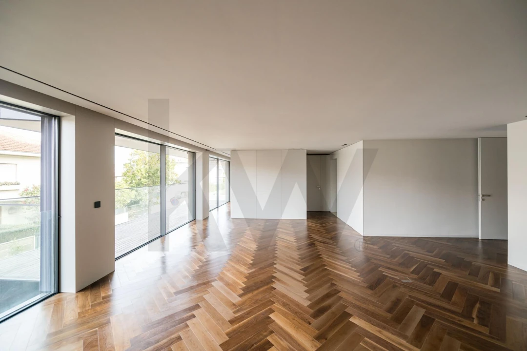 Apartamento T4 para Venda em Lordelo do Ouro e Massarelos Foto 8