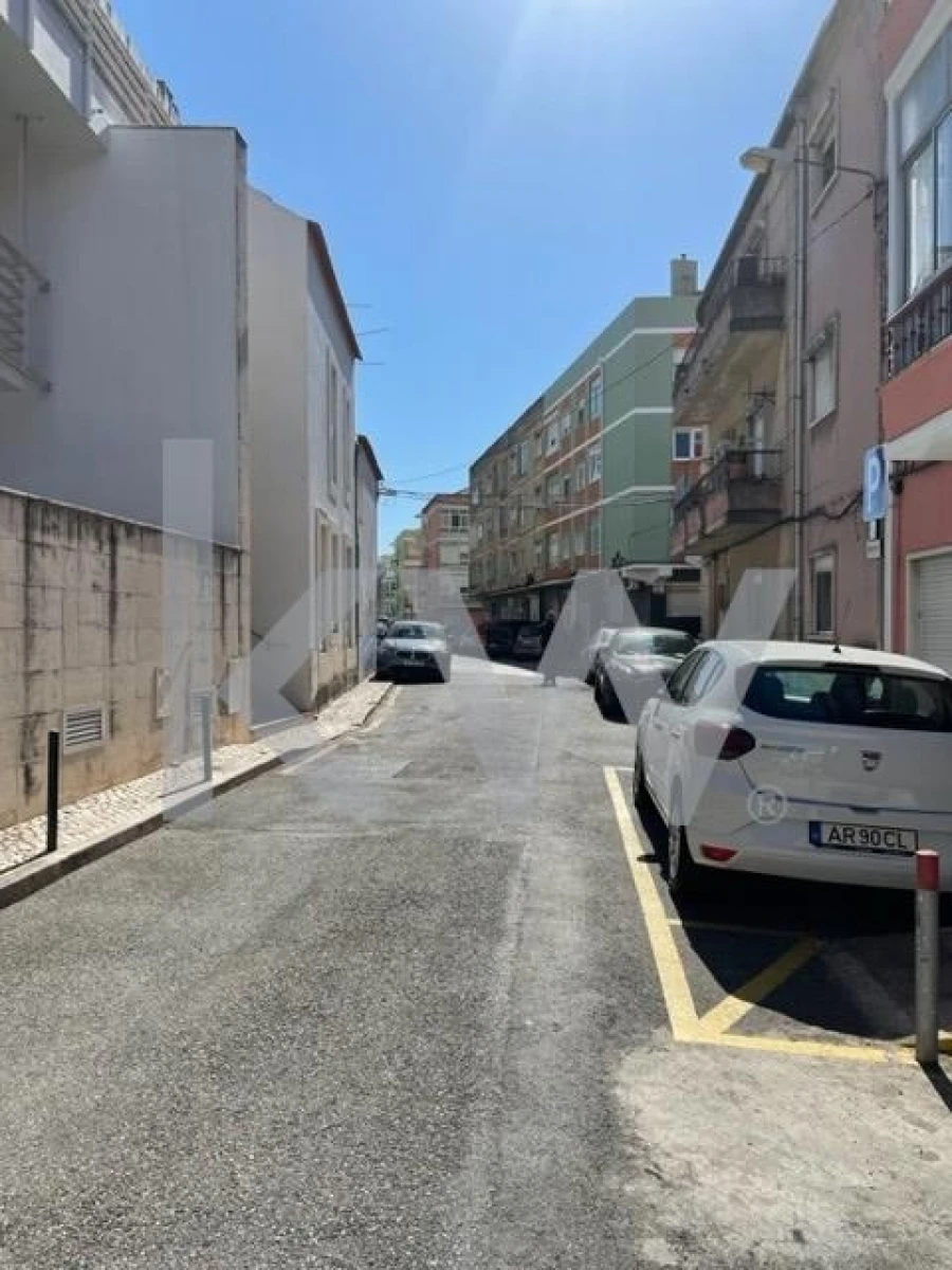 Prédio para Venda em Sacavém e Prior Velho Foto 5