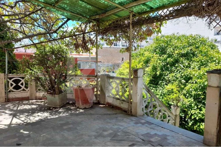 Moradia T6 para Venda em Quelfes Foto 4