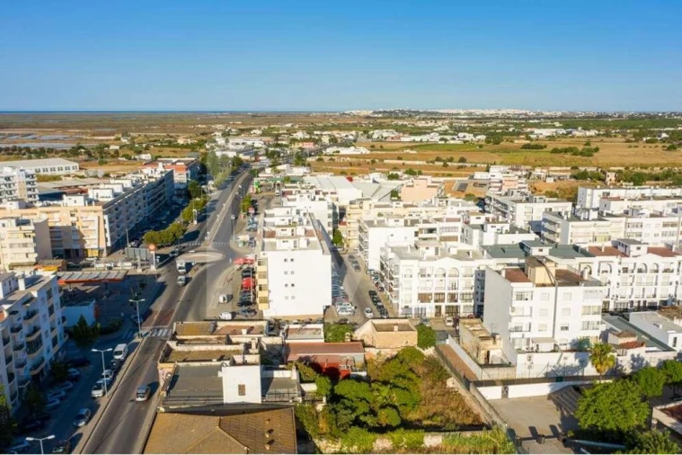 Moradia T6 para Venda em Quelfes Foto 29