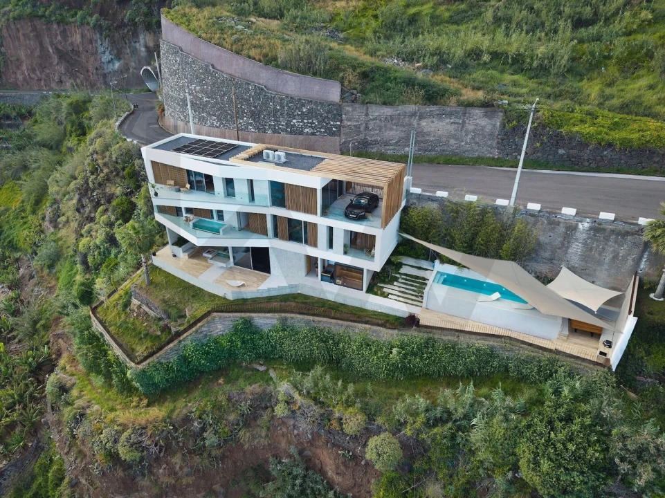 Moradia T3 para Venda em Arco da Calheta Foto 3