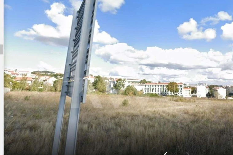 Terreno para Venda em Pontinha e Famões Foto 2