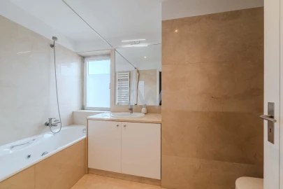 Apartamento T4 para Venda em Aldoar, Foz do Douro e Nevogilde