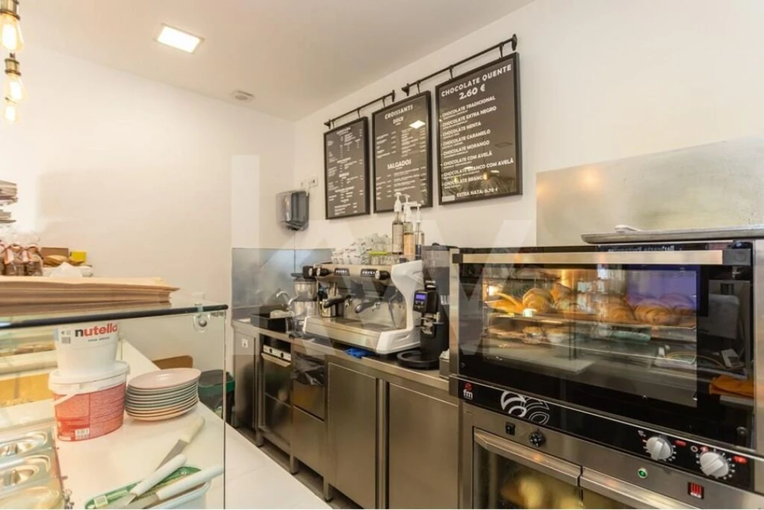 Loja para Trespasse em Charneca de Caparica e Sobreda Foto 1