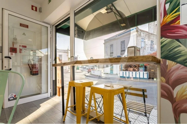 Loja para Trespasse em Charneca de Caparica e Sobreda Foto 8