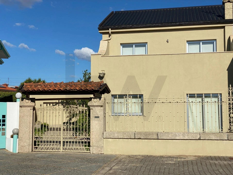 Moradia T3 para Venda em Arvore Foto 17