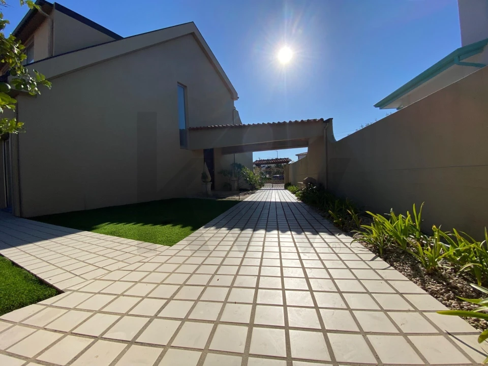 Moradia T3 para Venda em Arvore Foto 32