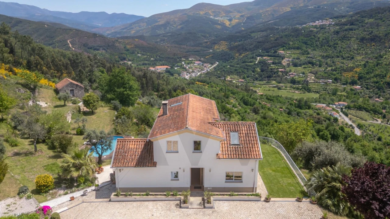 Moradia T3 para Venda em Santa Ovaia e Vila Pouca da Beira Foto 2