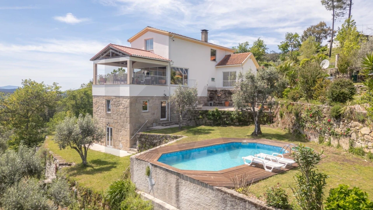 Moradia T3 para Venda em Santa Ovaia e Vila Pouca da Beira Foto 1