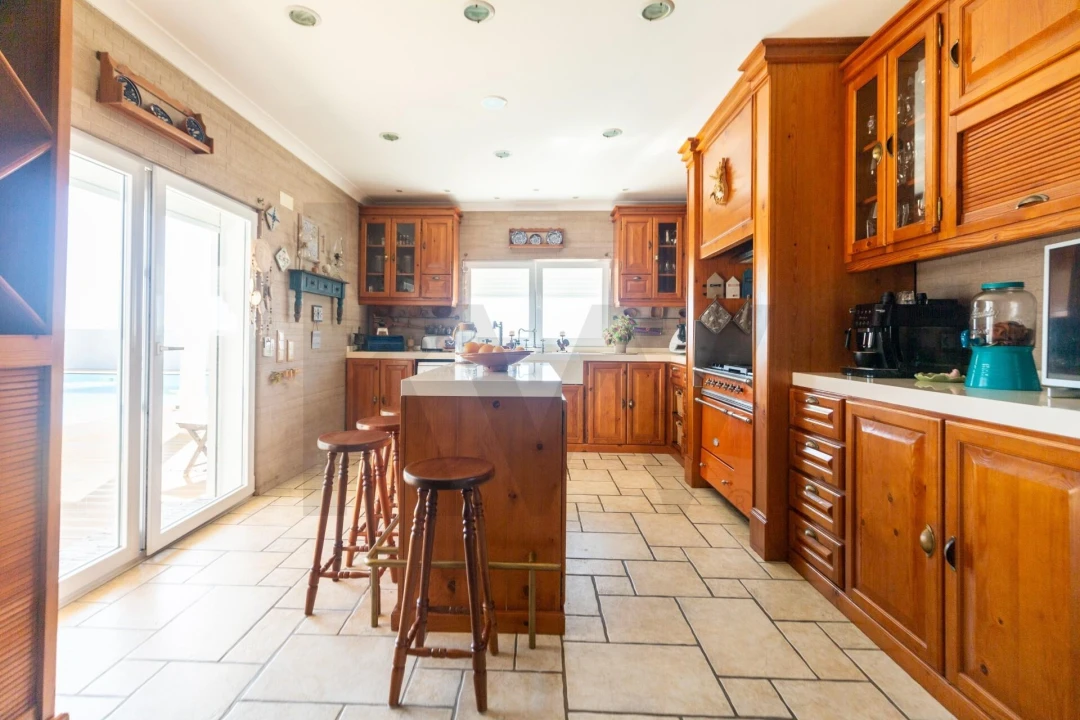 Moradia T4 para Venda em Encarnação Foto 3