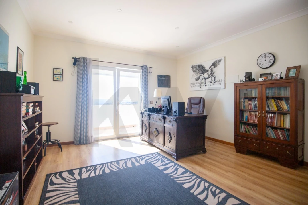 Moradia T4 para Venda em Encarnação Foto 31