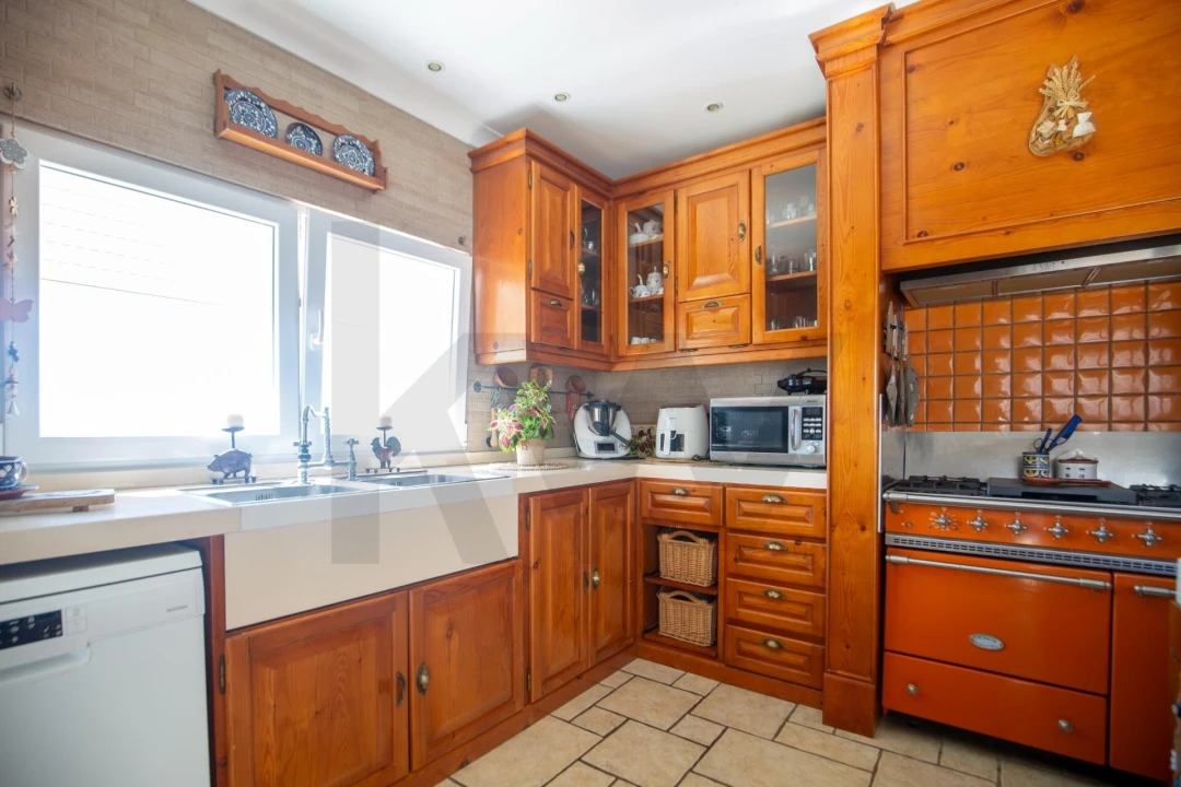 Moradia T4 para Venda em Encarnação Foto 4