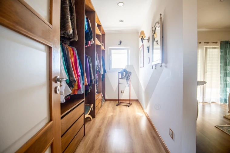 Moradia T4 para Venda em Encarnação Foto 27