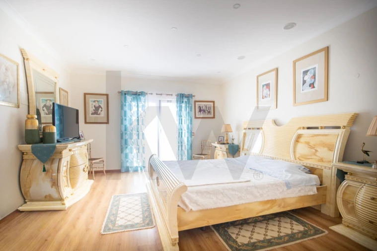 Moradia T4 para Venda em Encarnação Foto 25