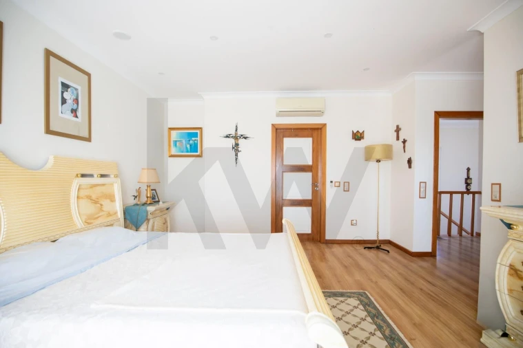 Moradia T4 para Venda em Encarnação Foto 24