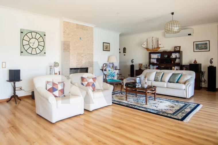 Moradia T4 para Venda em Encarnação Foto 7