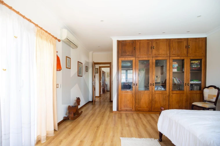 Moradia T4 para Venda em Encarnação Foto 11