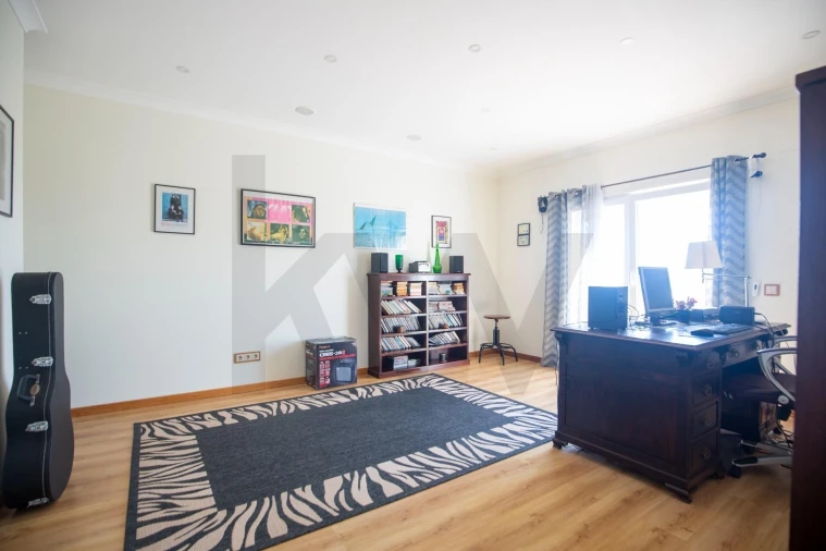 Moradia T4 para Venda em Encarnação Foto 29