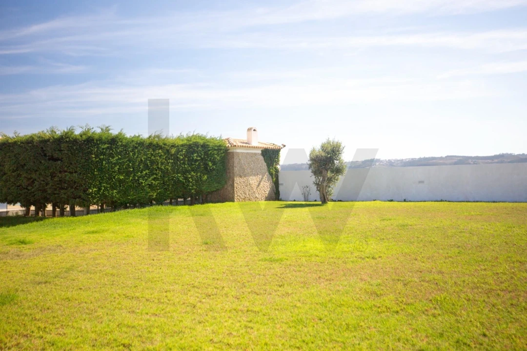 Moradia T4 para Venda em Encarnação Foto 2