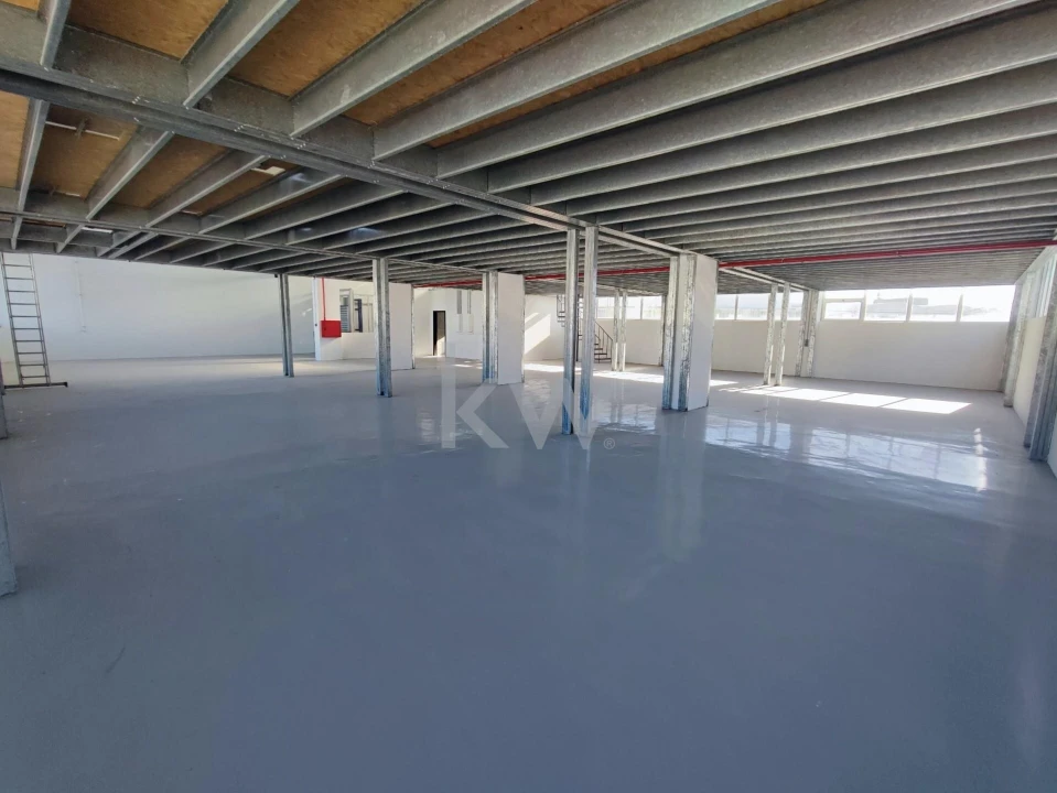 Armazém para Venda em Sacavém e Prior Velho Foto 7