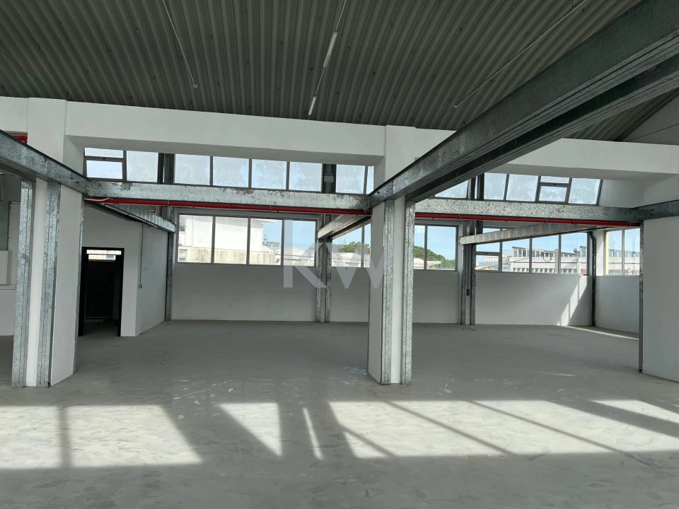 Armazém para Venda em Sacavém e Prior Velho Foto 15