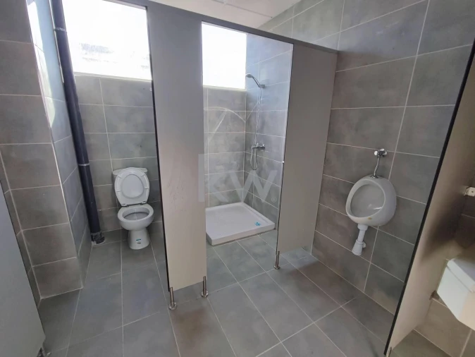 Armazém para Venda em Sacavém e Prior Velho Foto 17