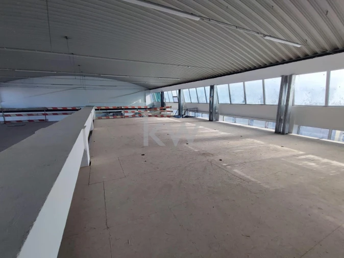 Armazém para Venda em Sacavém e Prior Velho Foto 12