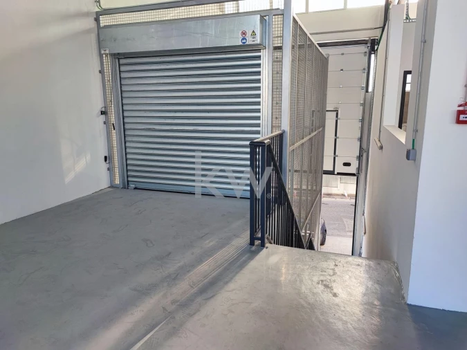 Armazém para Venda em Sacavém e Prior Velho Foto 11