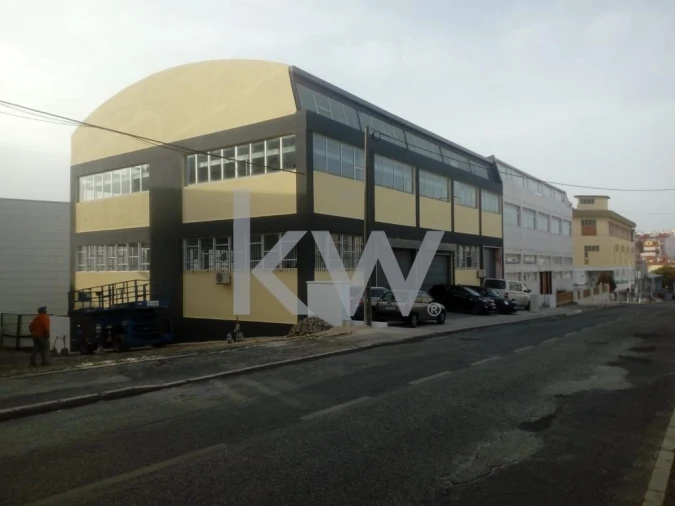 Armazém para Venda em Sacavém e Prior Velho