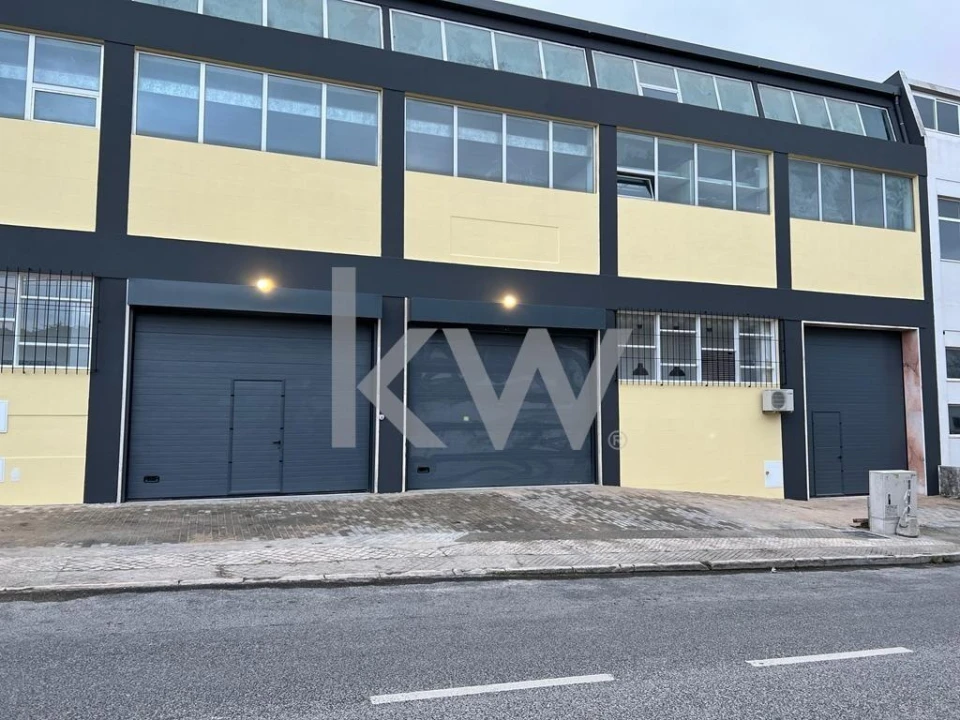 Armazém para Venda em Sacavém e Prior Velho Foto 3