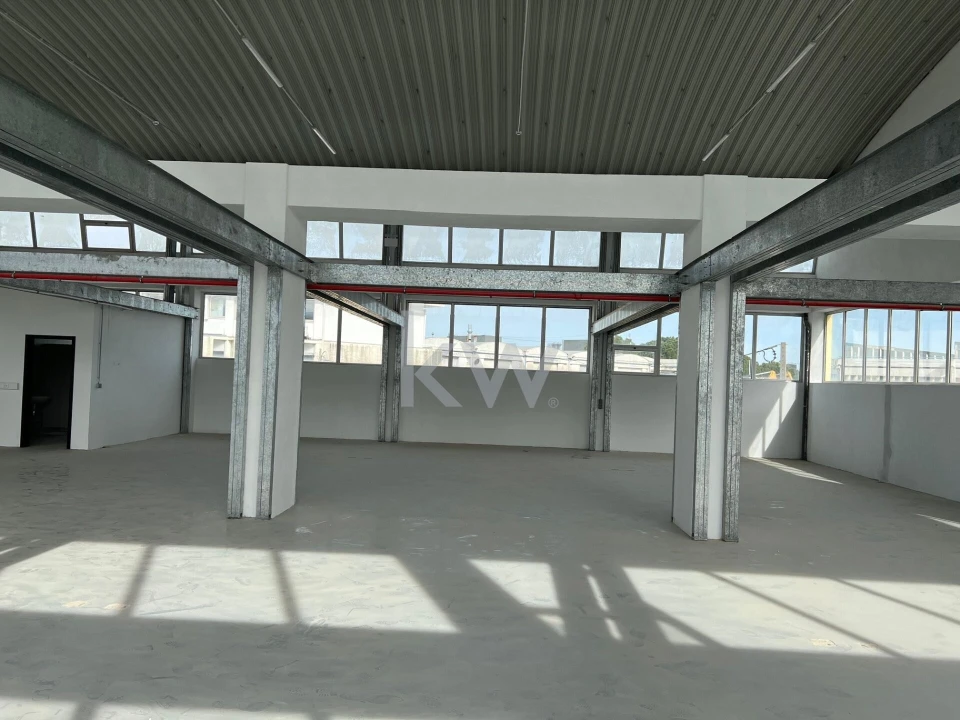 Armazém para Venda em Sacavém e Prior Velho Foto 14