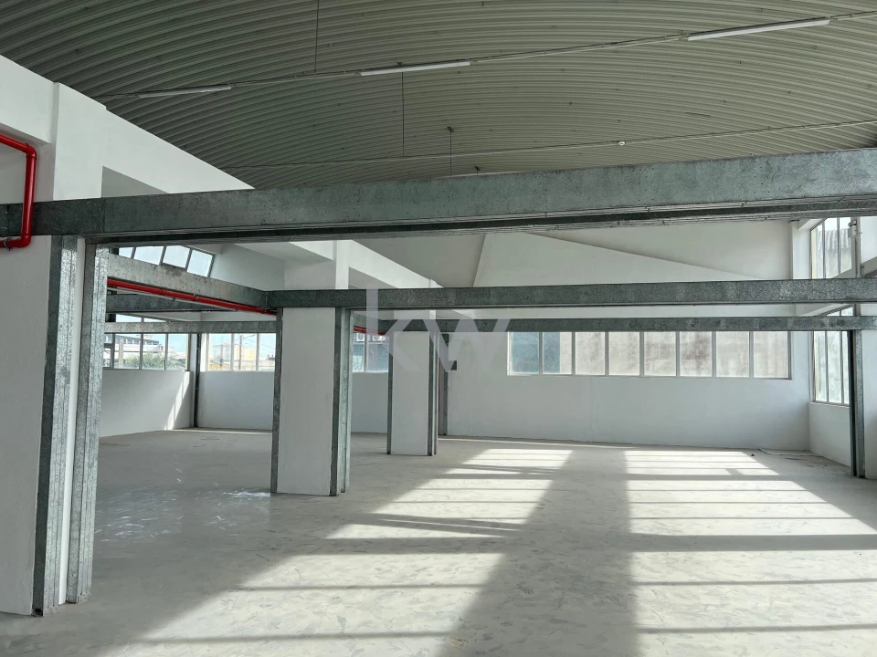 Armazém para Venda em Sacavém e Prior Velho Foto 8