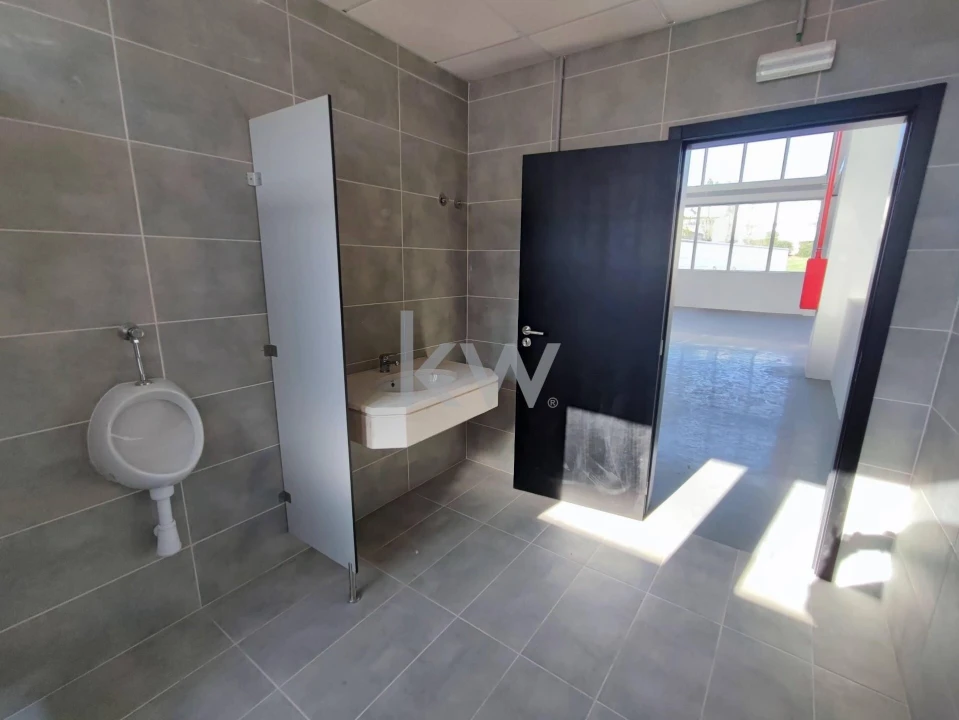 Armazém para Venda em Sacavém e Prior Velho Foto 18