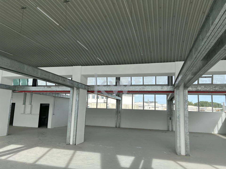 Armazém para Venda em Sacavém e Prior Velho Foto 16