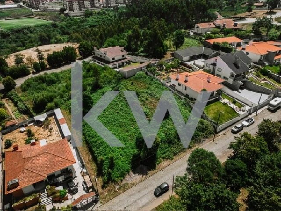 Terreno para Venda em Paços de Brandão Foto 4