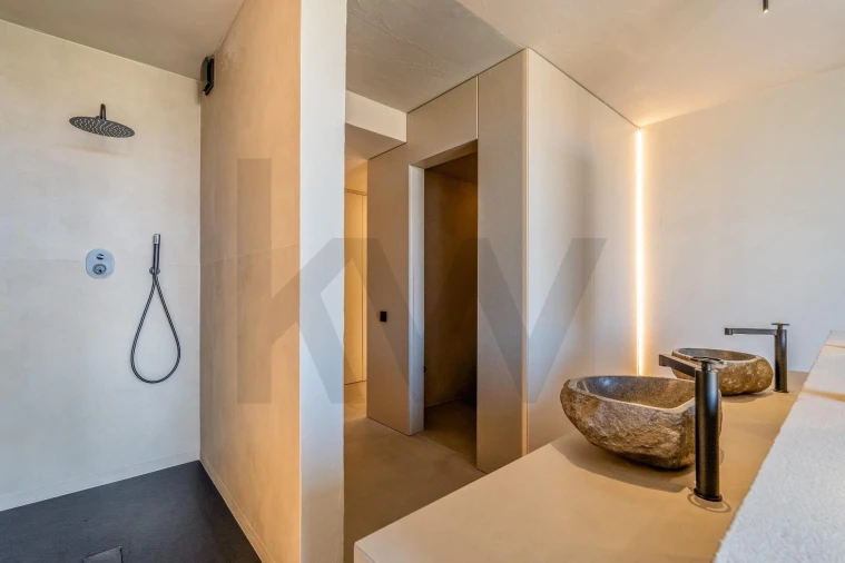 Moradia T4 para Venda em Guia Foto 30