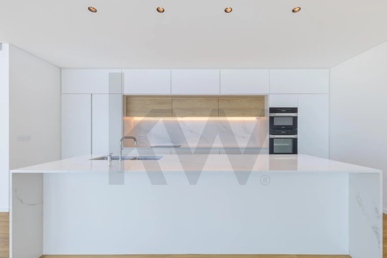 Moradia T4 para Venda em Funchal (Santa Maria Maior) Foto 7