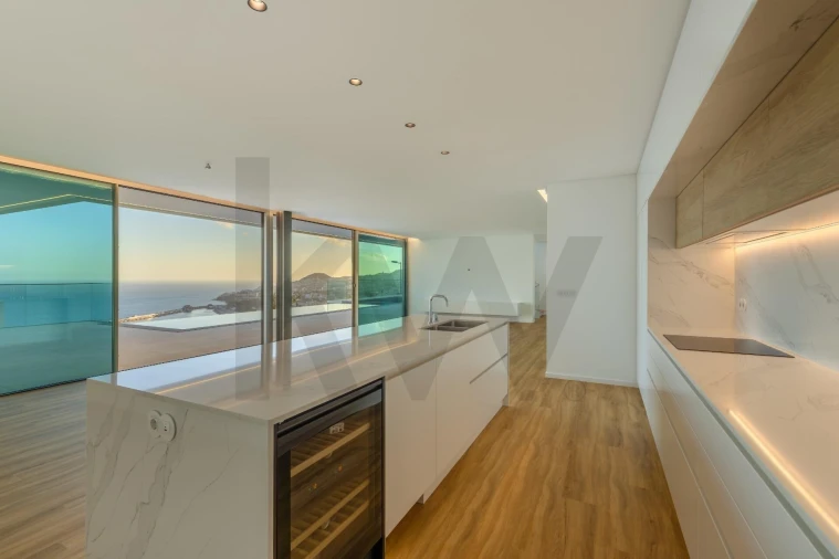 Moradia T4 para Venda em Funchal (Santa Maria Maior) Foto 4