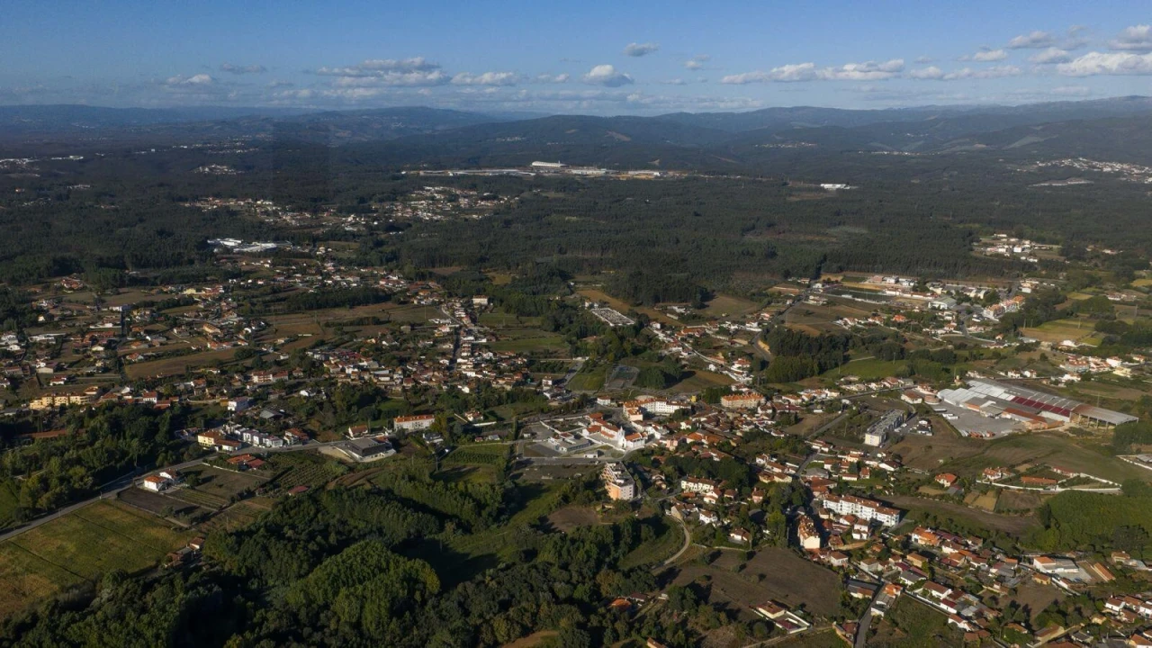 Terreno para Venda em Aguada de Cima Foto 1