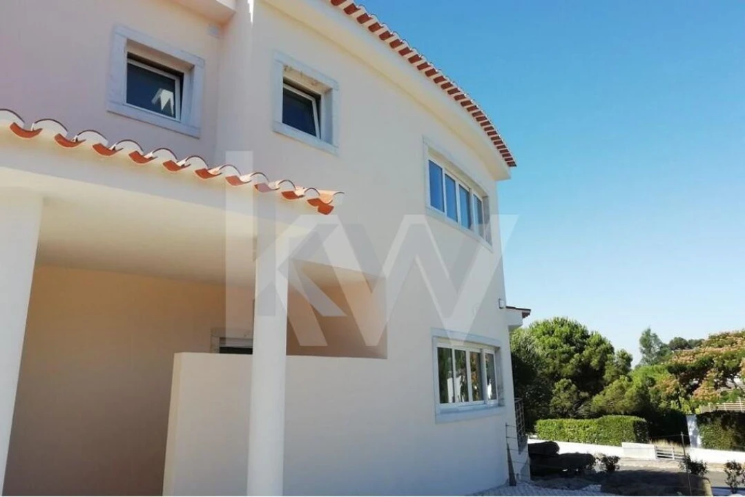 Moradia T4 para Venda em Queluz e Belas Foto 4