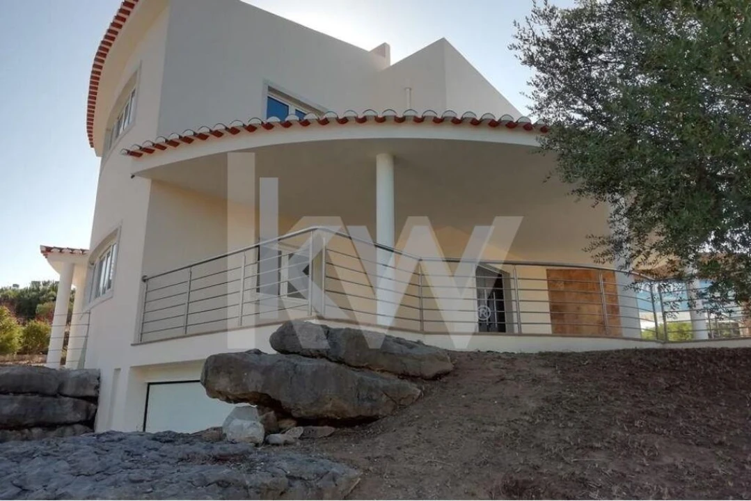 Moradia T4 para Venda em Queluz e Belas Foto 1