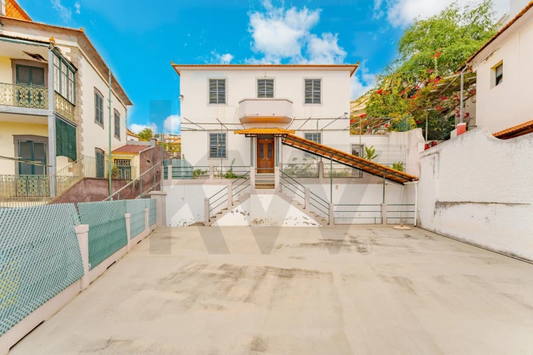 Moradia T4 para Venda em Funchal (Santa Maria Maior) Foto 13