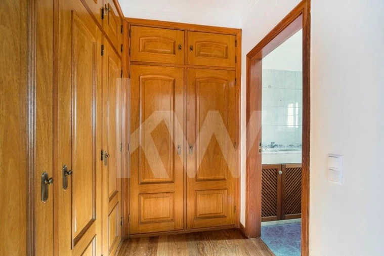 Moradia T5 para Venda em Colares Foto 21